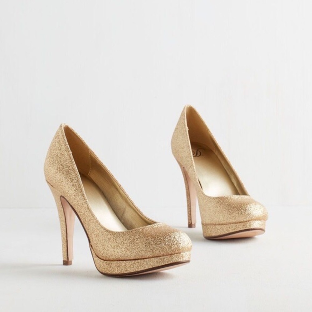 Modcloth Light & Shining Ardor Gold Sparkle Pump